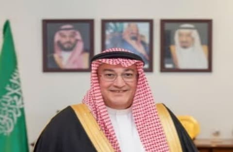 إعلام محلي وشخصيات دبلوماسية سعودية تعلق على زيارة وزير الدفاع إلى طهران