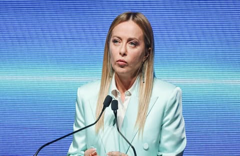 ميلوني تعلّق المساعدات العسكرية لأوكرانيا بانتظار نتائج انتخابات التجديد النصفي الأمريكية