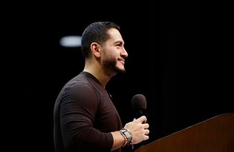 السيد يصف ترامب بـ "الأحمق" ويتهمه بالافتقار إلى التفكير الاستراتيجي