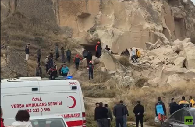 السلطات التركية: قتلى وجرحى في انهيار صخري في منطقة كابادوكيا السياحية (فيديو)