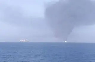 الحرس الثوري الإيراني: انفجار واحتراق 3 ناقلات نفط أثناء عبورها مضيق هرمز