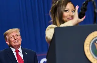 هل تصبح المغنية نيكي ميناج المتحدثة التالية باسم البيت الأبيض؟ ترامب يجيب