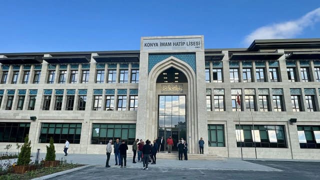 Konya İmam Hatip Lisesi yeni binasında hizmet vermeye başladı