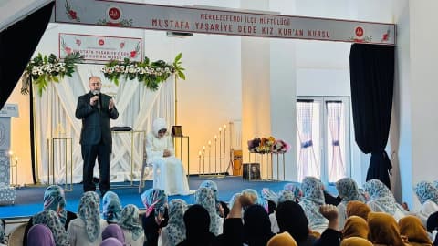 Görme engeline rağmen hafız oldu