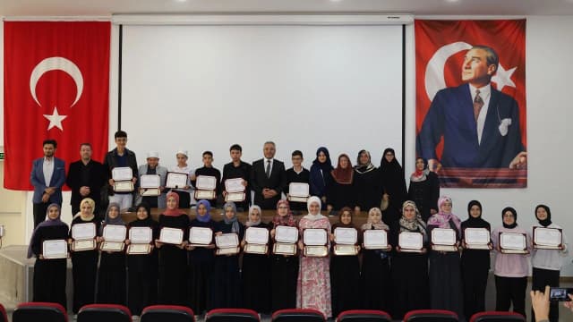 Merkezefendi'de hafızlar belge aldı