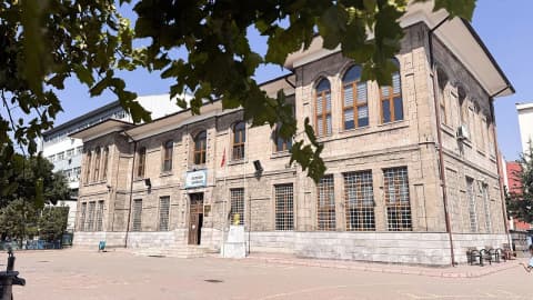 Taş binada başlayan eğitim 100 yıldır sürüyor