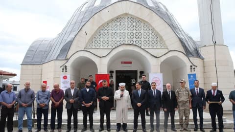 Hatay'da depremlerin ardından 136'ncı cami ibadete açıldı