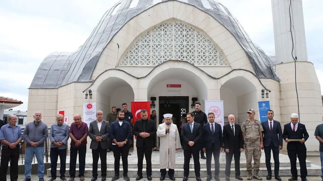 Hatay'da depremlerin ardından 136'ncı cami ibadete açıldı