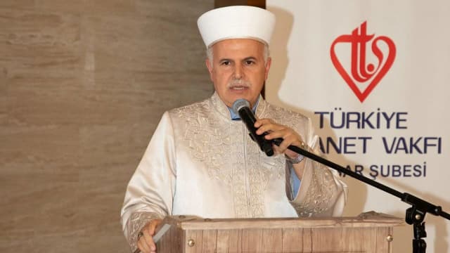 Dr. Hazırlar: Kur'an-ı Kerim'in mesajını hayata yansıtalım