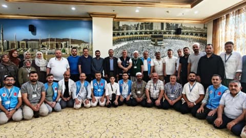 Mekke'de din görevlileri unutulmadı