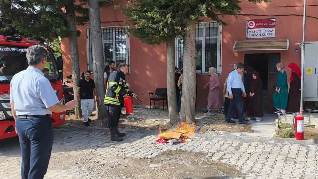 Kur'an kursu öğrencileri yangın tatbikatı yaptı
