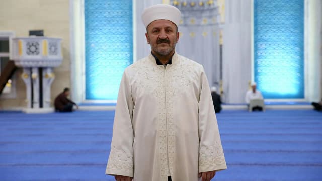 Madde bağımlısı gencin ölümünden etkilenen imam, kendini bağımlılıkla mücadeleye adadı