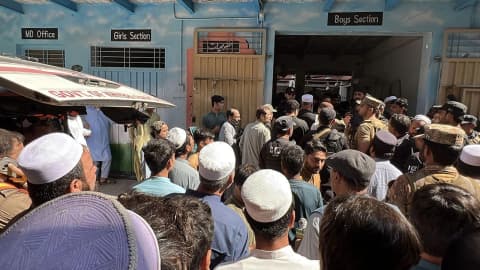 Pakistan'da okul çatısının çökmesi sonucu 17 öğrenci vefat etti