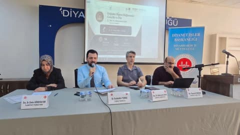 Gençlik ve Güncel Akımlar Paneli