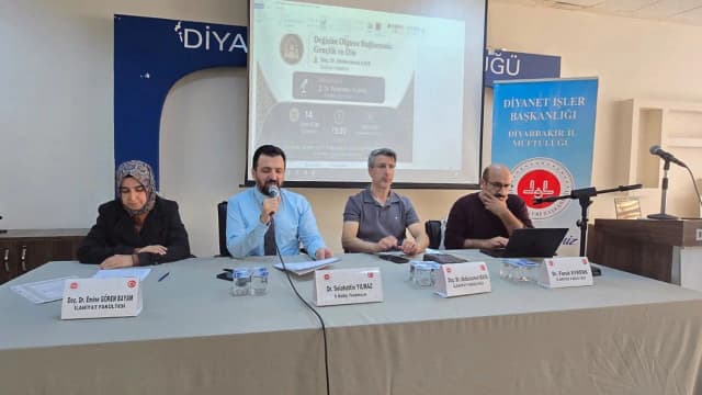 Gençlik ve Güncel Akımlar Paneli