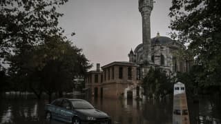 Sadabat Camii sular altında kaldı