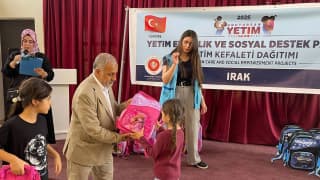 TDV, Kerkük'te ihtiyaç sahibi yetimlere kıyafet ve kırtasiye desteği sağladı