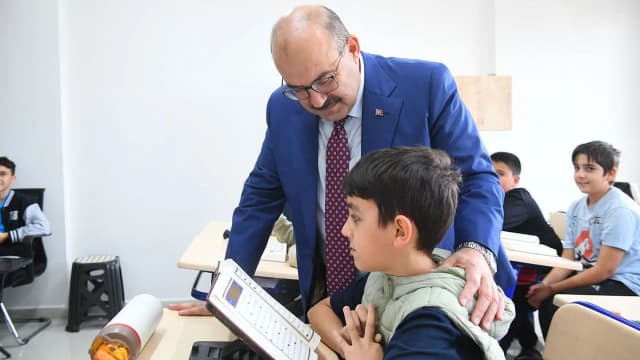 Vali Ustaoğlu, hafızlık öğrencileriyle bir araya geldi