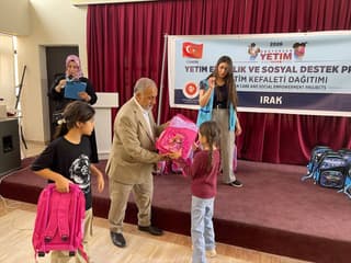 TDV, Kerkük'te 150 yetim çocuğa okul kıyafeti, kırtasiye ve maddi yardımda bulundu