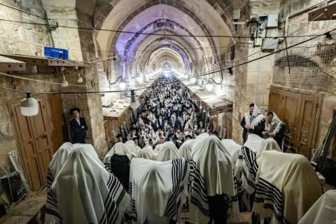 1143 مستوطنا يقتحمون الأقصى ويؤدون طقوسًا تلمودية