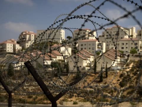 من الاستيطان إلى إعادة تشكيل الجغرافيا.. كيف تتوغل "إسرائيل" في الضفة الغربية؟