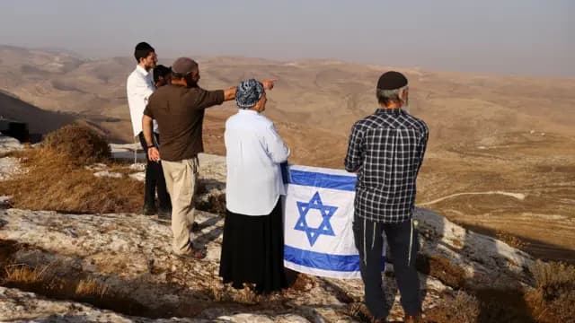 حزب سموتريتش يطلق مسارات سياحية بين مستوطنات الضفة