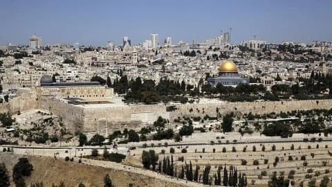 في القدس.. إجراءات متصاعدة تضغط على الفلسطينيين وتغيّر ملامح المدينة