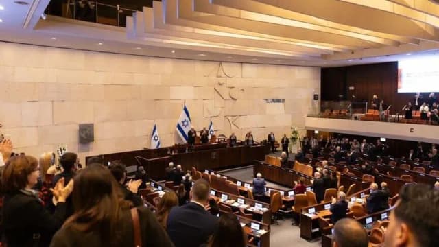من الشطب إلى الانسحاب.. كيف تعكس قضية أبو شحادة تضييق المجال السياسي أمام العرب؟