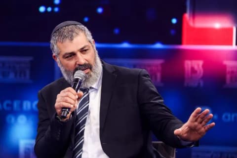 من الحديبية إلى «الجدار الحديدي».. كيف يُعاد توظيف التاريخ لخدمة الحرب؟