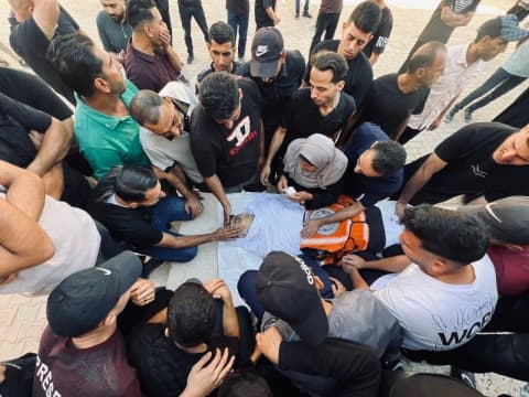 3 سنوات من الإبادة.. شهيد من الدفاع المدني ومصابون بقصف متواصل على غزة