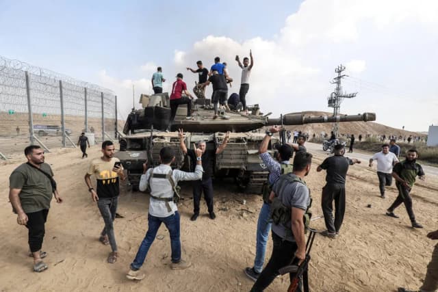 الطوفان.. وتهاوي النموذج الثقافي الغربي