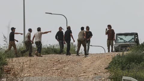 إصابة فلسطينية باعتداء مستوطنين.. وإجراءات إسرائيلية تعزل بيت أمر