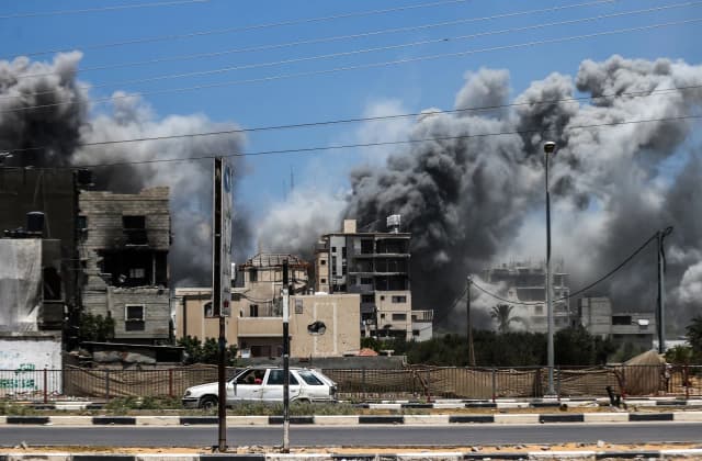 صحيفة سعودية تمنح منبرها لجيش الاحتلال لتسويق روايته ووصم المقاومة بـ"الإرهاب"