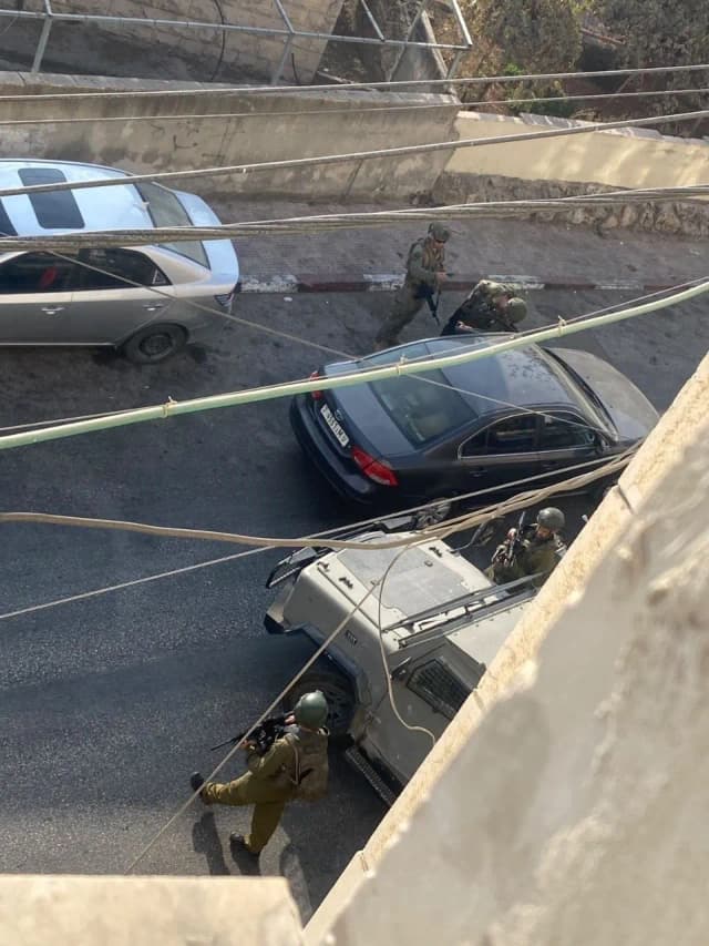 اعتقالات واسعة في الضفة.. وإصابة فتى في قلقيلية
