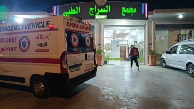 مستوطنون يعتدون على عائلة في نابلس.. ويحطمون مركبة طلبة في الخليل