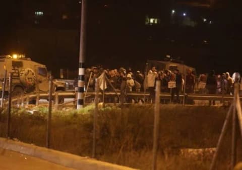 مستوطنون يعتدون على مركبات فلسطينية شمال رام الله وفلسطيني يدهس أحدهم