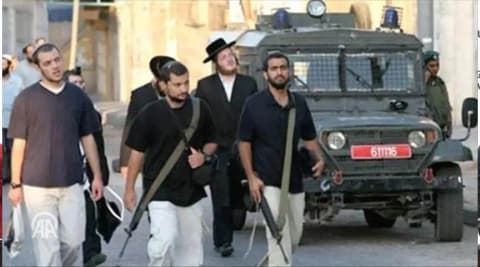 إصابة فلسطينيين في هجمات للمستوطنين بالضفة وسرقة محاصيل زيتون
