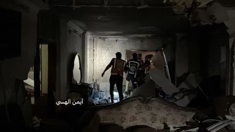 استشهاد فلسطيني وزوجته بقصف شقة سكنية غربي غزة.. والإبادة مستمرة