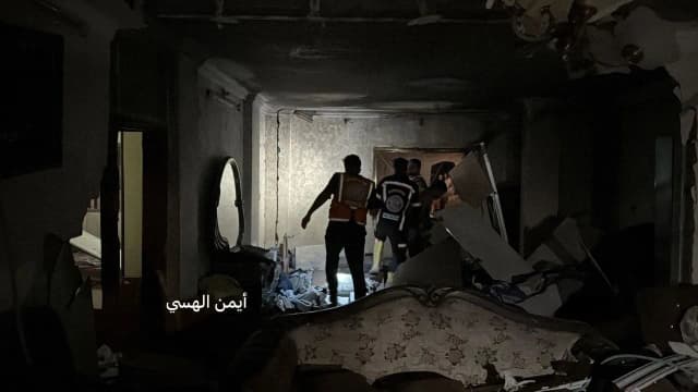 استشهاد فلسطيني وزوجته بقصف شقة سكنية غربي غزة.. والإبادة مستمرة