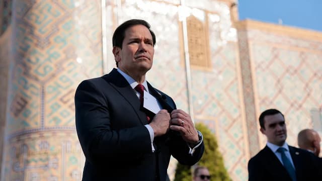 مخططات اغتيال في مراحل متقدمة.. واشنطن تحذر من تهديدات إيرانية وتقلص بعثاتها الدبلوماسية