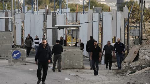 تصعيد واسع بالضفة.. الاحتلال يهجر ألفي فلسطيني من الخليل ويهدد بتكرار سيناريو جنين