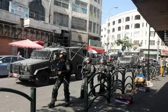 الخليل تحت الحصار.. الاحتلال يواصل عدوانه ويهجّر آلاف الفلسطينيين