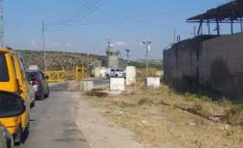 من حفل زفاف إلى الاحتجاز.. الاحتلال يعطّل حافلة تقلّ 35 فلسطينياً في نابلس