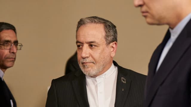 عراقچی: مشغول بررسی دیدگاه آمریکاییها هستیم؛ اسلامی: غنیسازی را کنار نمیگذاریم