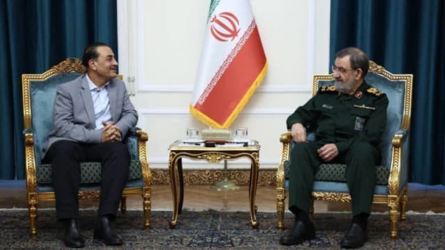 محسن رضایی می‌گوید حتی ذره‌ای از مواد هسته‌ای غنی‌شده از ایران خارج نخواهد شد