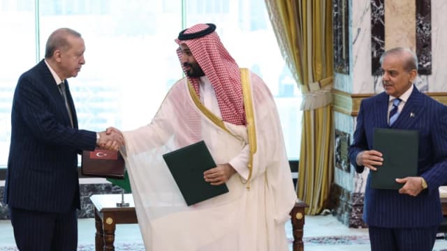 فرماندهان نظامی «پیمان مکه» در واکنش به حملات حوثیها نشست اضطراری برگزار میکنند