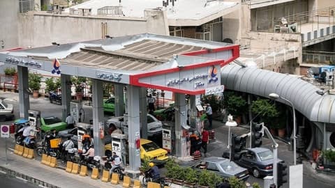 همزمان با اعلام نرخ تازه، یک مقام وزارت نفت از کسری ۱۰ میلیون لیتری بنزین خبر داد