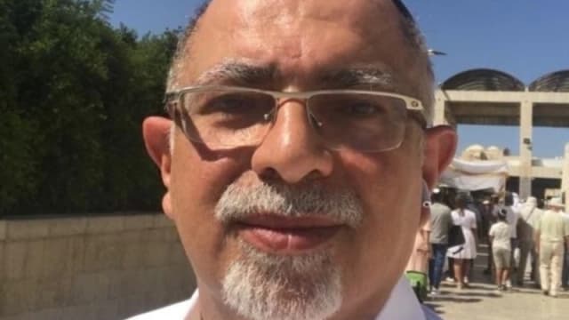 منابع رادیو فردا: کامران حکمتی، شهروند ایرانی آمریکایی، از اوین «آزاد شد»