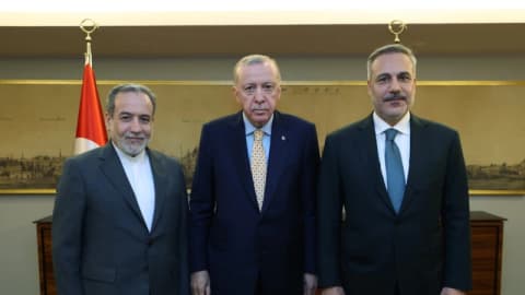 Enqere û Tehran'ê Alozîyên Herêmî û Rewşa Yemenê Gotûbêj Kirin