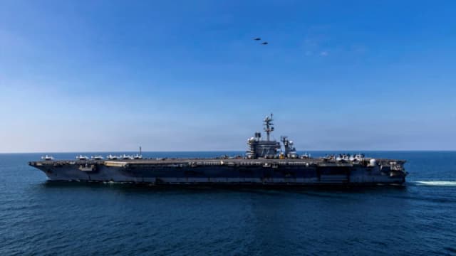 USS Abraham Lincoln ji Rojhilata Navîn Vedigere California